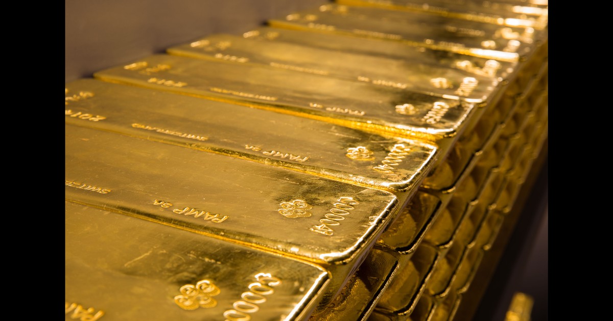 Gold Biscuit, Coin or Jewellery: The Smart Way to Invest in Gold in Pakistan